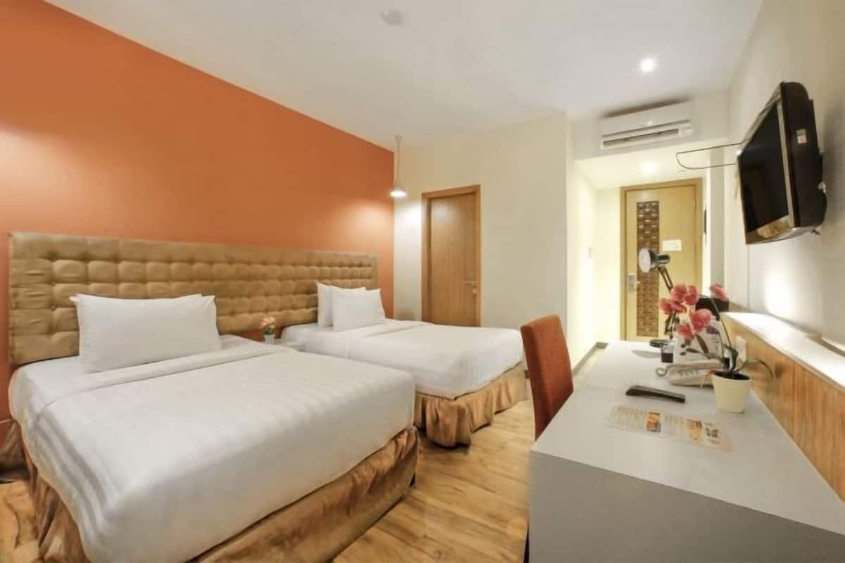 1 bedroom, premium bedding, minibar, desk