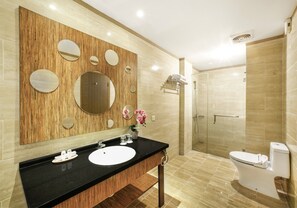 Suite, 1 King Bed | Bathroom | Free toiletries, hair dryer, slippers, bidet