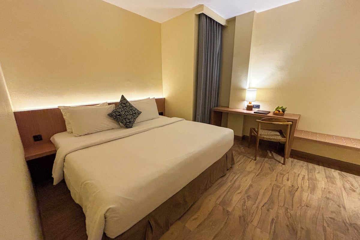 Suite, 1 Bedroom | Premium bedding, minibar, desk, laptop workspace