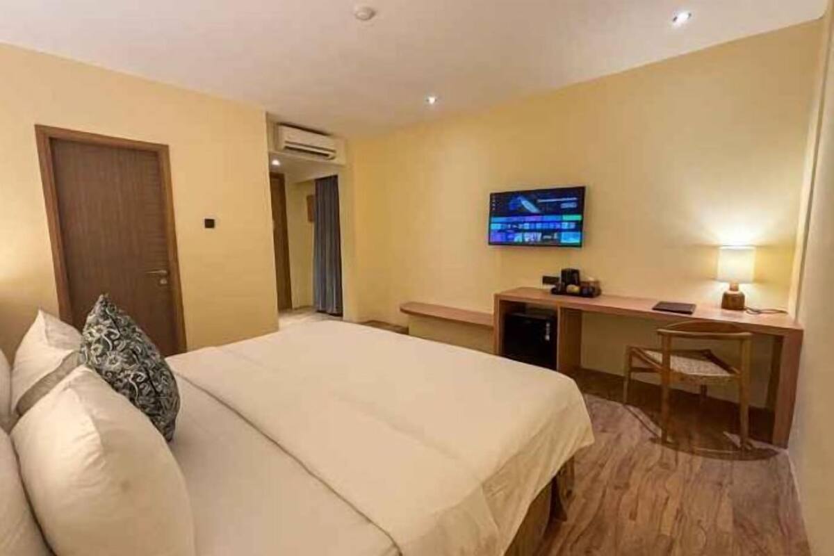 Premium-sengetøj, minibar, skrivebord