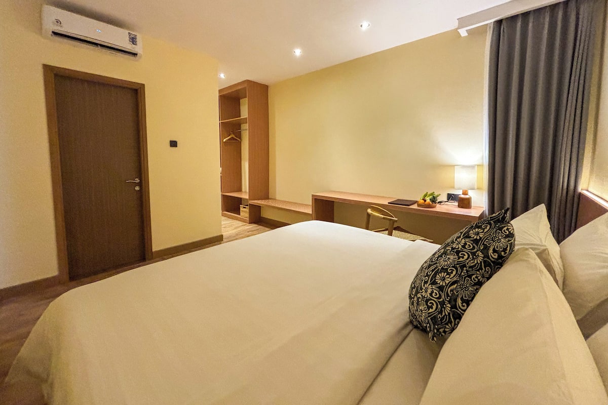 Suite, 1 camera da letto, non fumatori, balcone | 1 camera, biancheria da letto di alta qualità, minibar, una scrivania