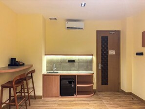 Suite - 1 soveværelse | Premium-sengetøj, minibar, skrivebord