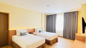 Junior Suite, 1 Bedroom | Premium bedding, minibar, desk, laptop workspace