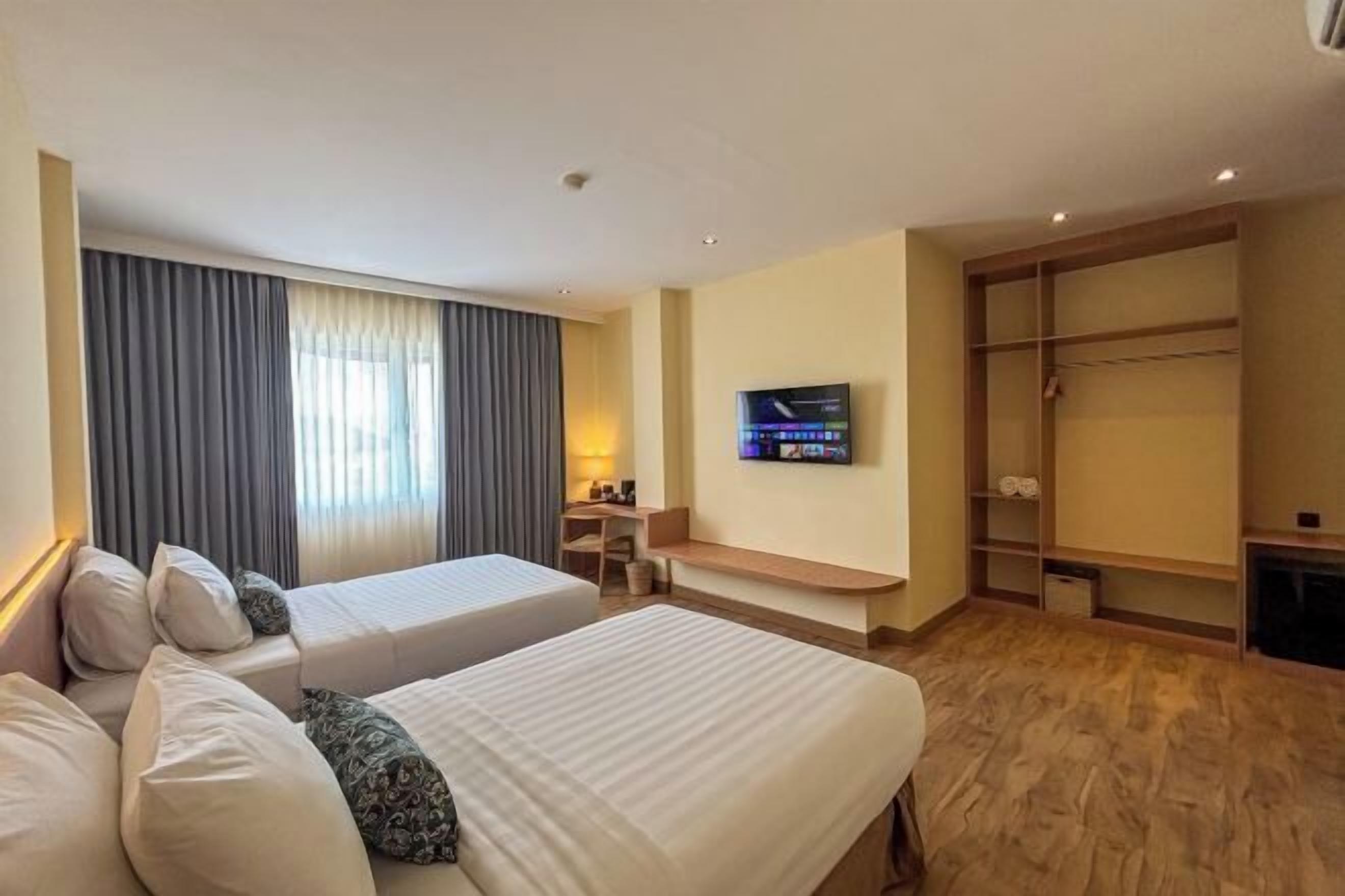 Premium bedding, minibar, desk, laptop workspace