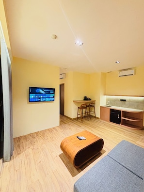 Suite, 1 Bedroom | Premium bedding, minibar, desk, laptop workspace - The Rivavi Legian (Legian)