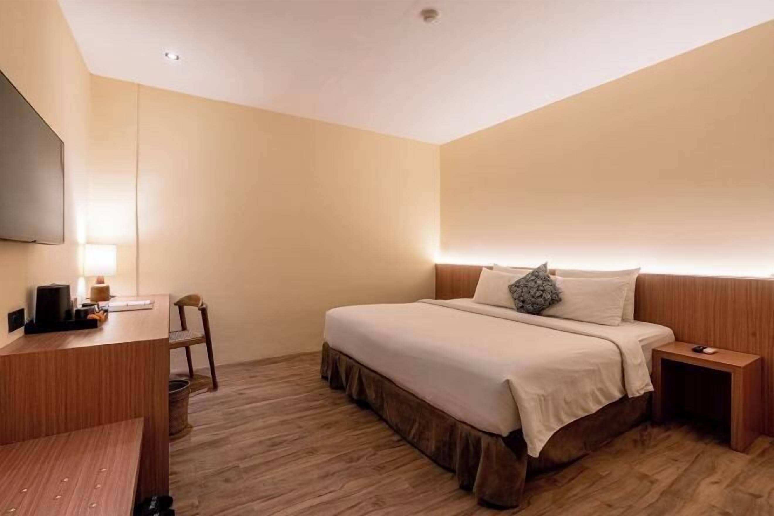 Premium bedding, minibar, desk, laptop workspace