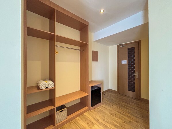 Junior-suite - 1 soveværelse | Premium-sengetøj, minibar, skrivebord