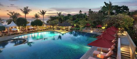 2 outdoor pools, pool umbrellas, sun loungers