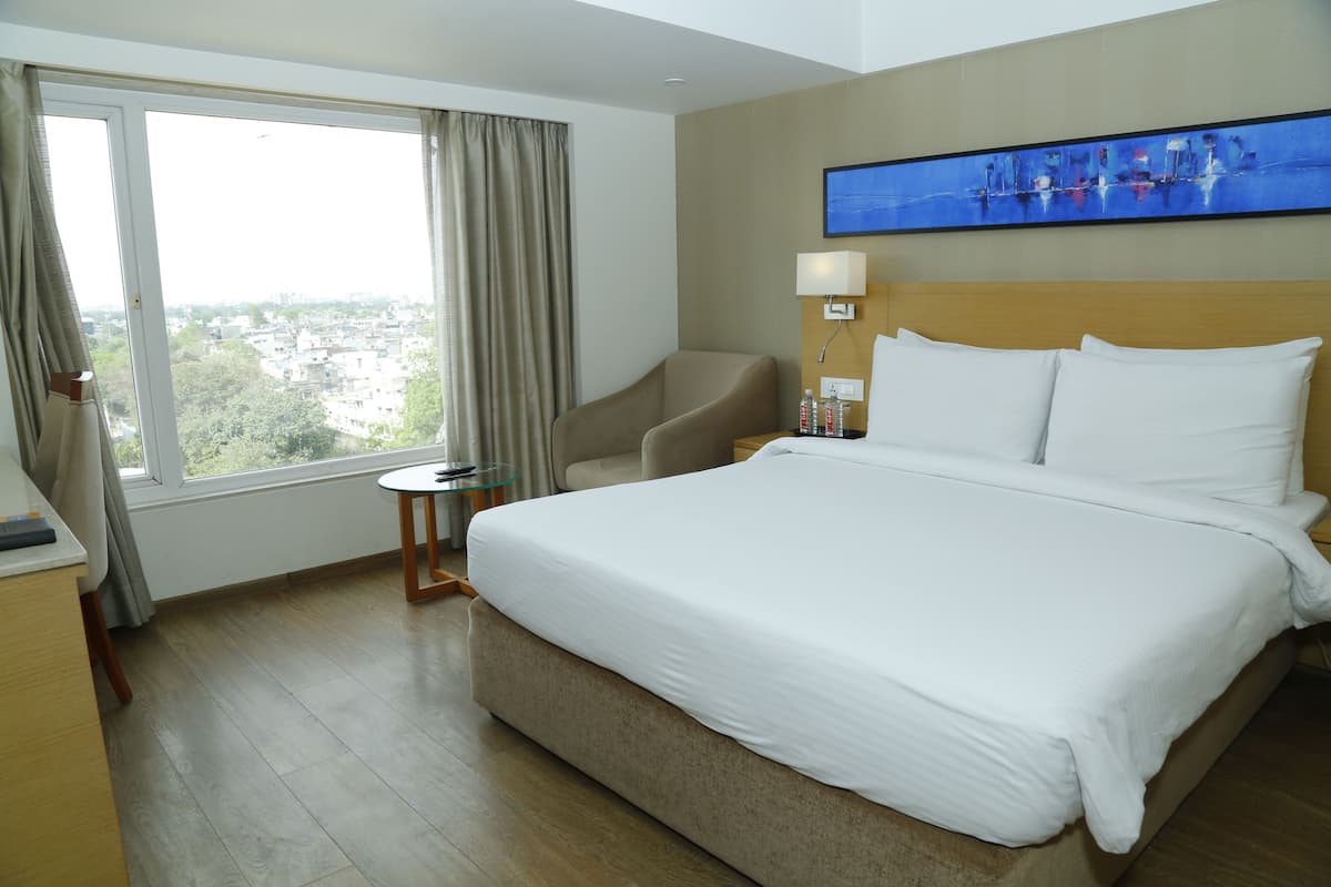 Minibar, két bảo mật tại phòng, bàn, màn/rèm cản sáng