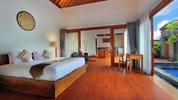 Minibar, in-room safe, desk, iron/ironing board