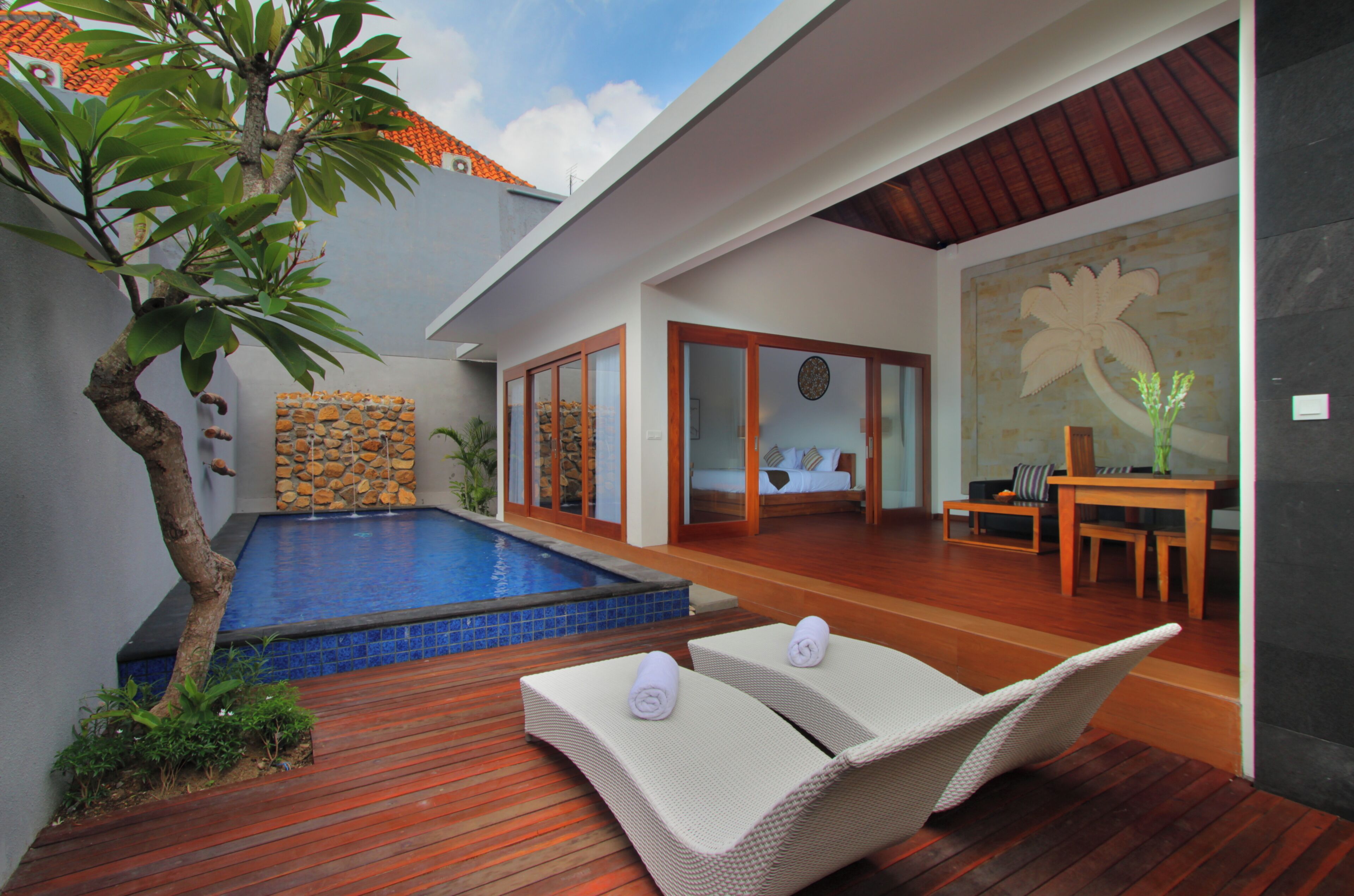 Minibar, in-room safe, desk, iron/ironing board