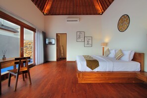 Minibar, két bảo mật tại phòng, bàn, bàn ủi/dụng cụ ủi quần áo 