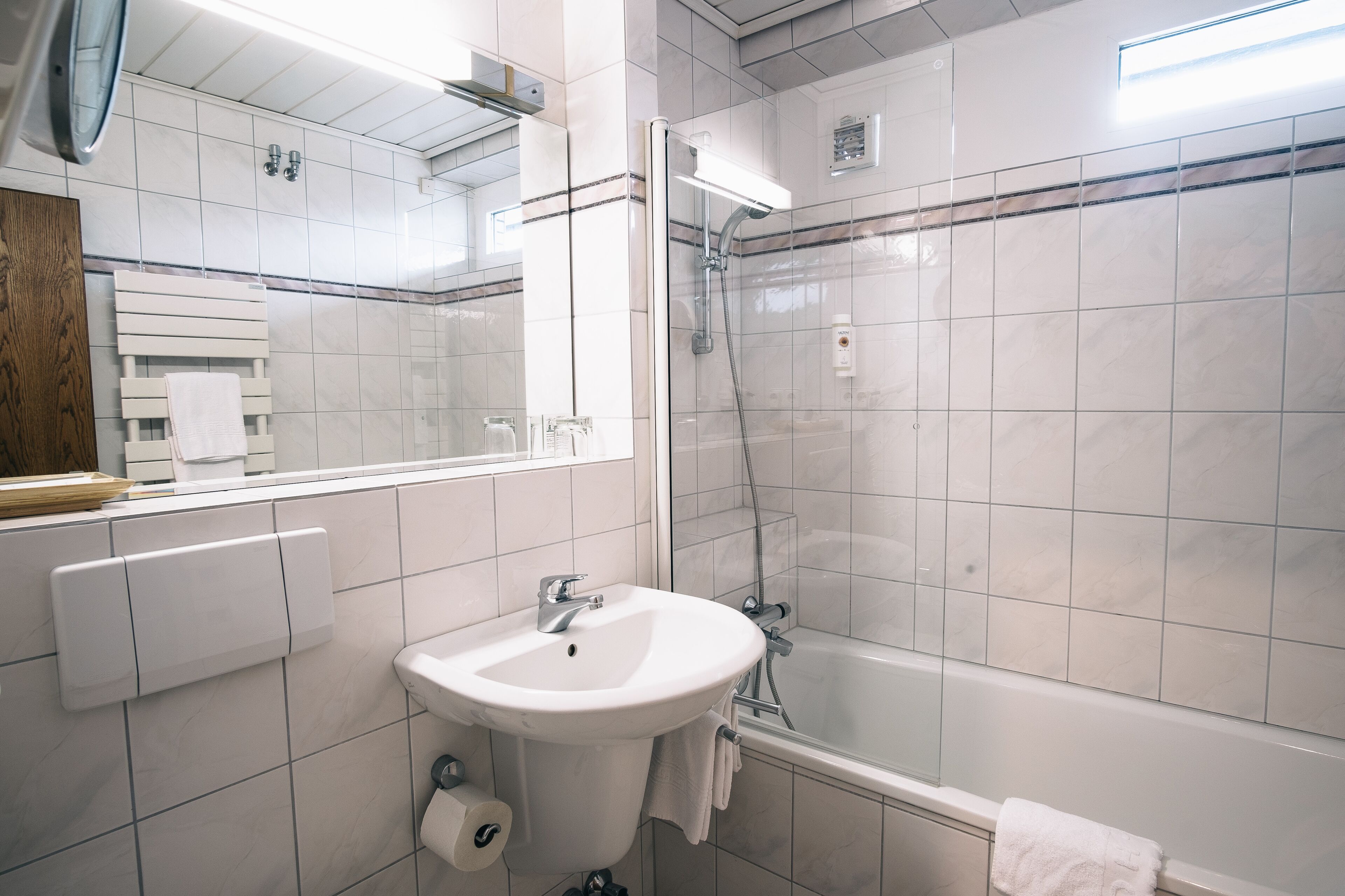 double room | bathroom | free toiletries, hair dryer, towels