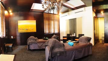 Couples treatment room(s), body treatments, aromatherapy