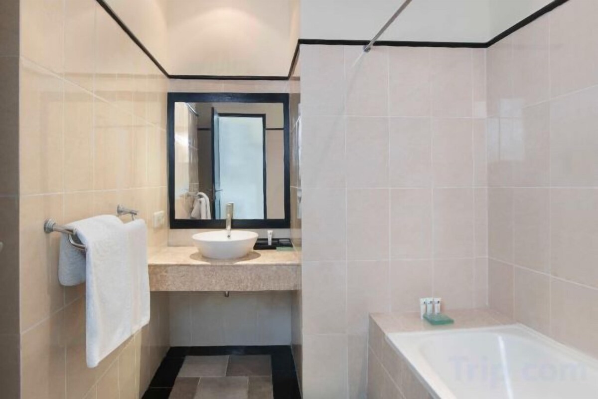 Articles de toilette (gratuits), séchoir à cheveux, peignoirs