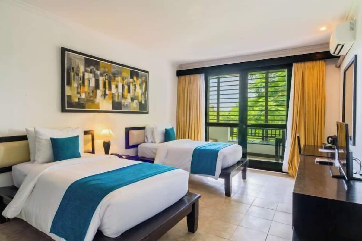 In-room safe, desk, free WiFi, bed sheets
