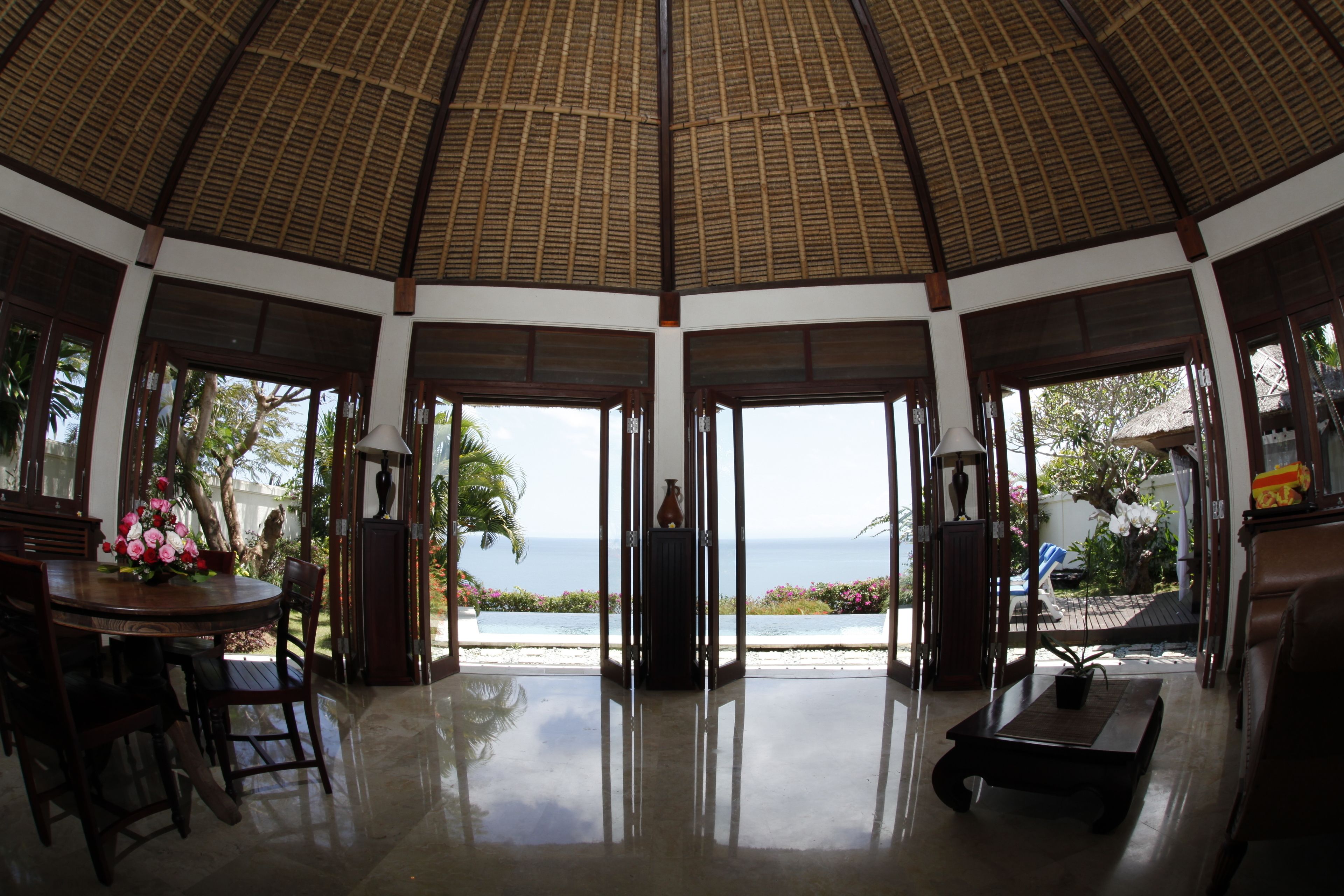 2 Bedroom Ocean Front Presidential Villa | 客房内保险箱、办公桌、免费 WiFi、床单