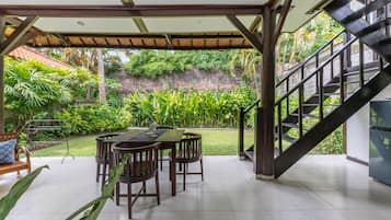 Two Bedroom Family Bungalow | Hiên