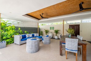 Deluxe Two Bedroom Pool Villa | Spiseområde på rommet