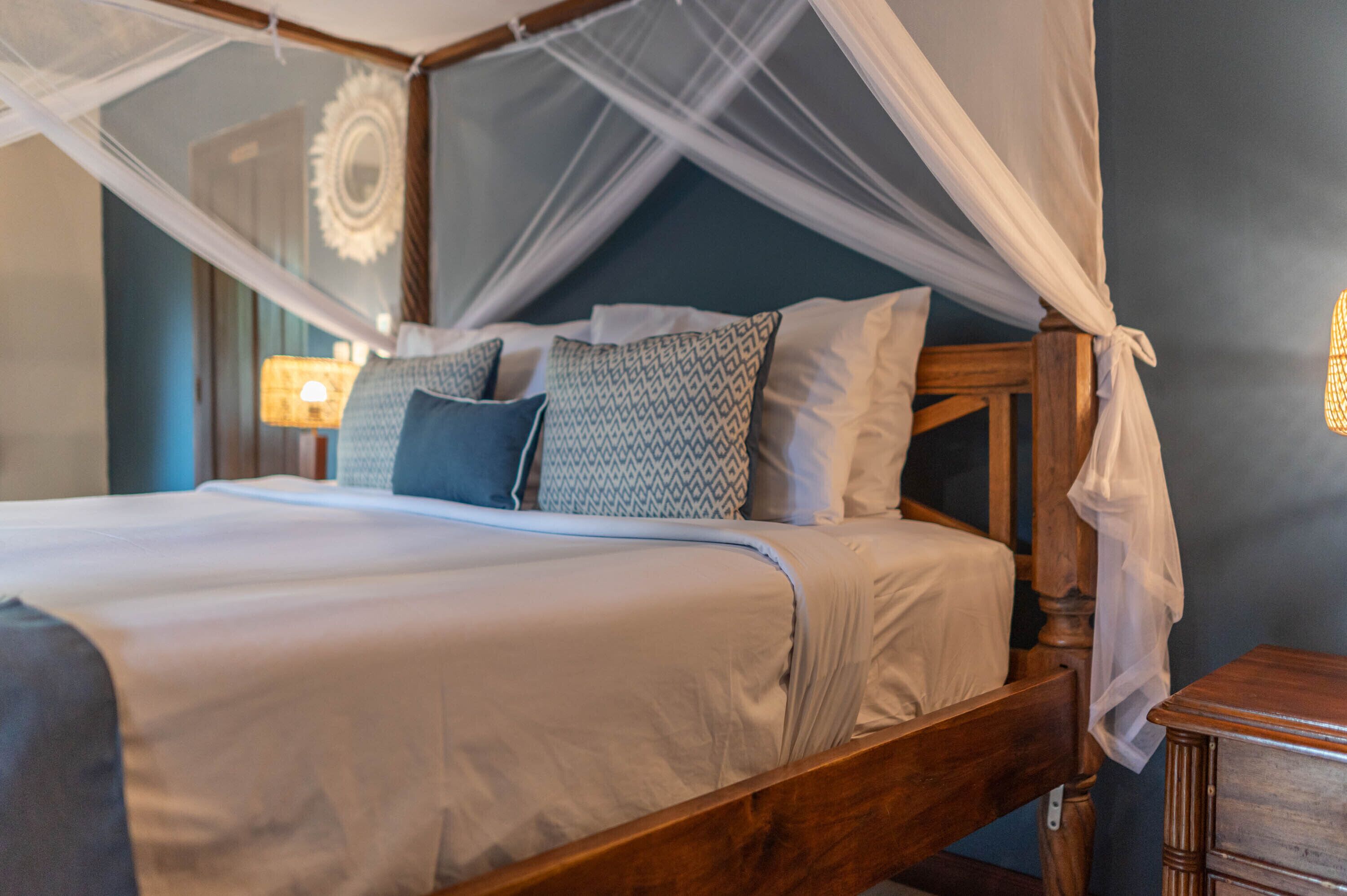 Two Bedroom Family Bungalow | Roupas de cama premium, edredons de pluma, camas com colchões pillow-top