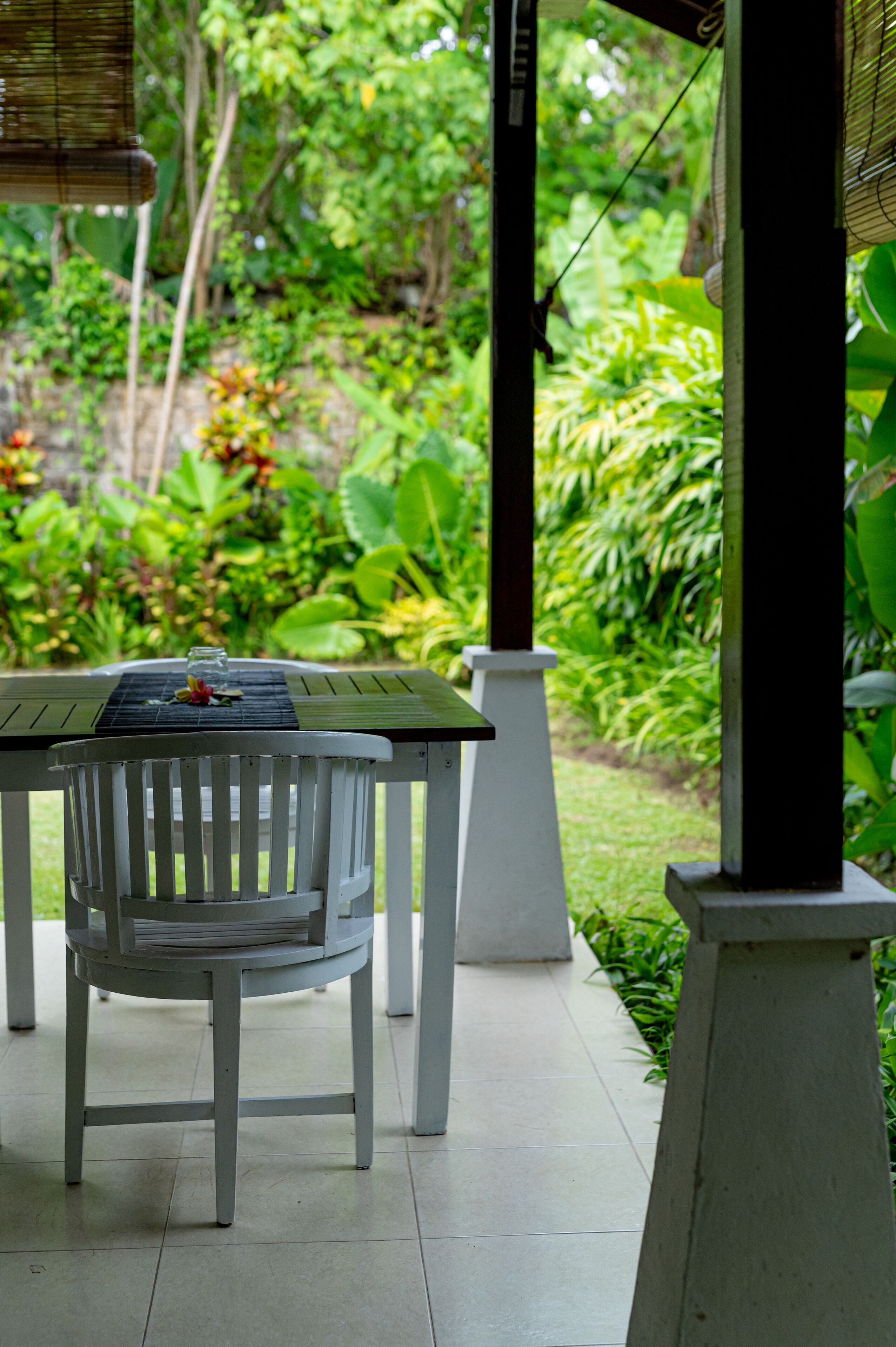 standard bungalow, 1 bedroom, garden view | in-room dining