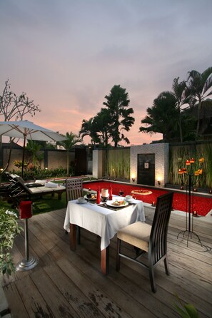 Outdoor dining - Bali Rich Seminyak Villas (Seminyak)