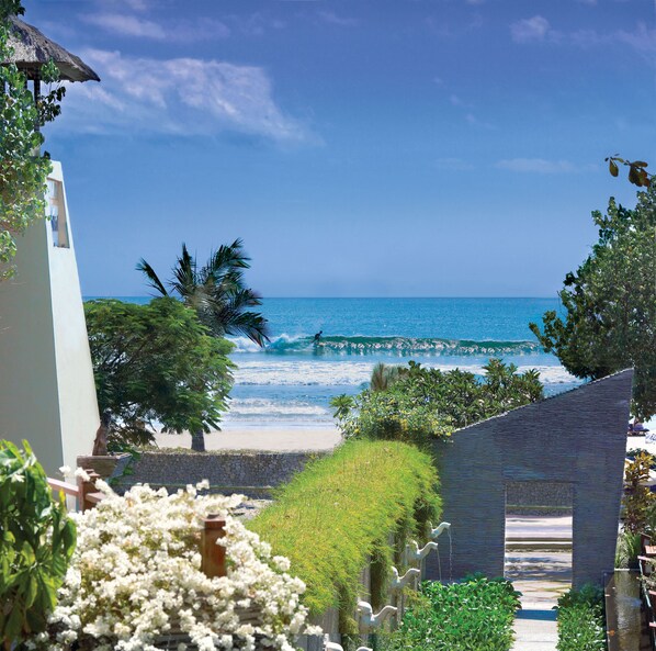 해변에 위치, 백사장