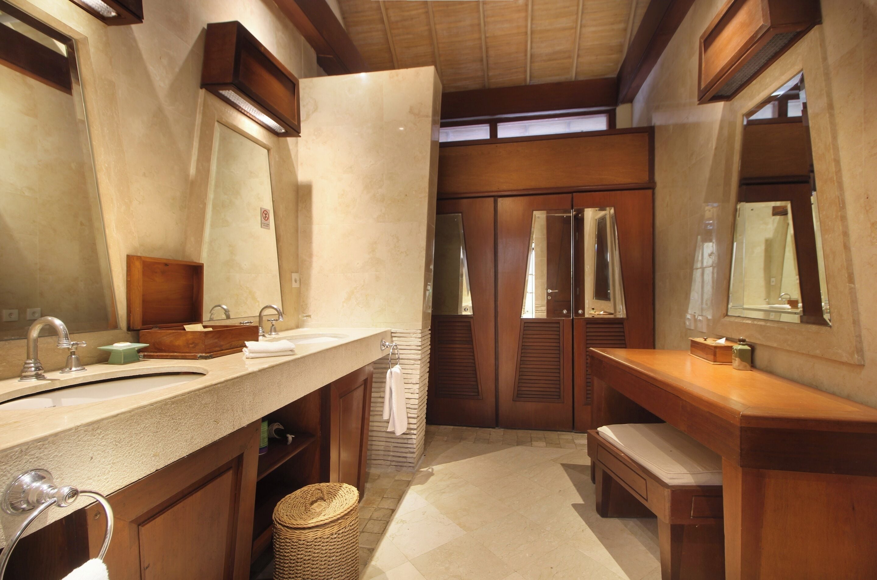 alam villa | bathroom | shower, free toiletries, hair dryer, towels
