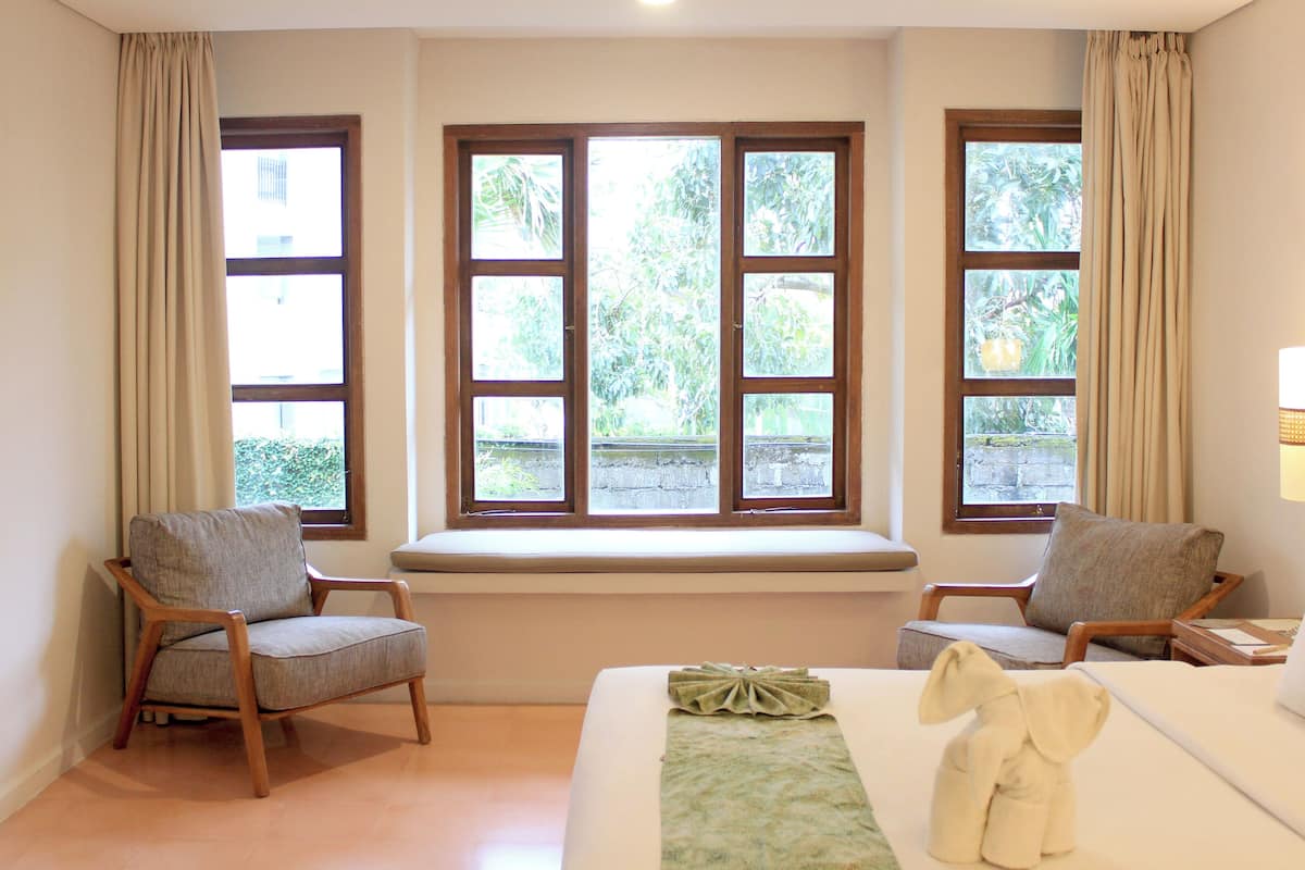 Deluxe Twin Room, 1 Bedroom, Non Smoking | 1 bedroom, in-room safe, desk, laptop workspace