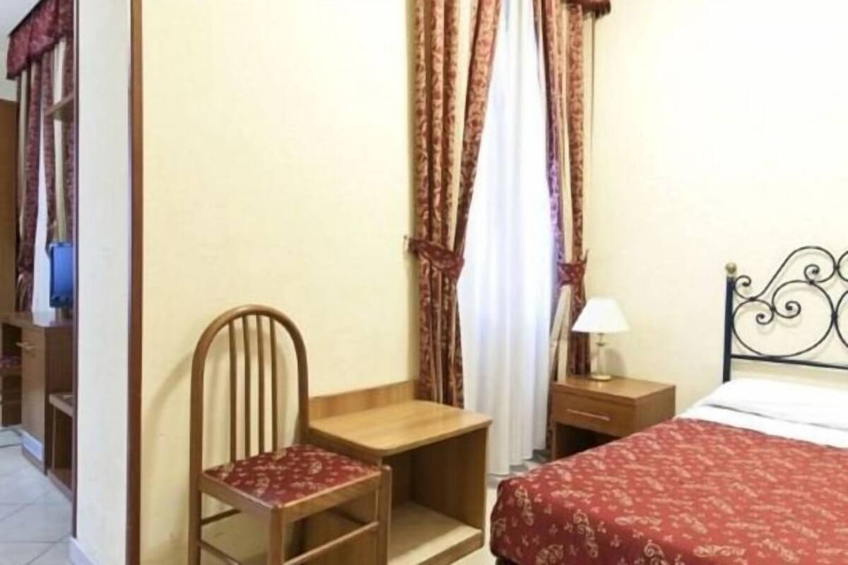 In-room safe, WiFi, bed sheets