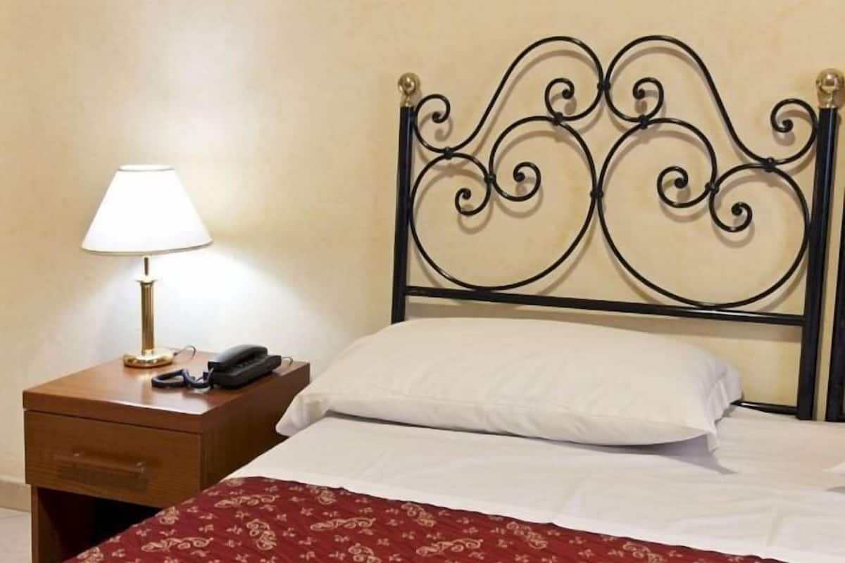 In-room safe, WiFi, bed sheets