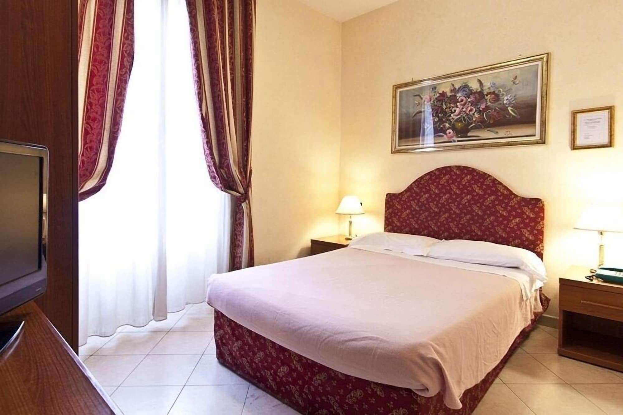 Caja de seguridad en la habitación, wifi y ropa de cama 