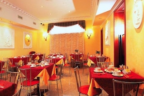Dining - Stromboli (Rome)