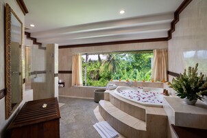 Suite de lujo | Baño | Bañera y ducha independientes y bañera profunda