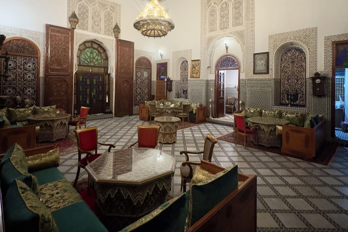 Deluxe Room | Living area | 42-inch TV with cable channels