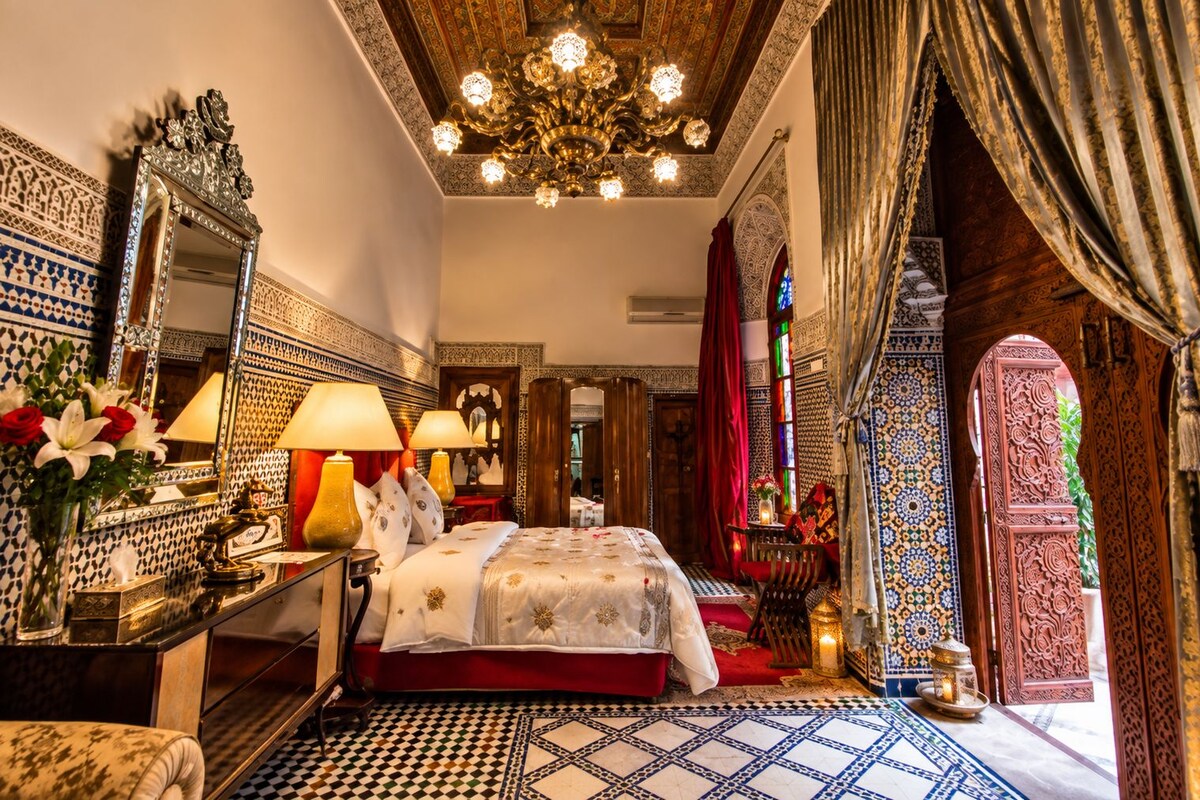 Premium bedding, free minibar, in-room safe, blackout curtains
