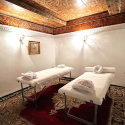 Sauna, trattamenti per il corpo, massaggi thailandesi, body wrap