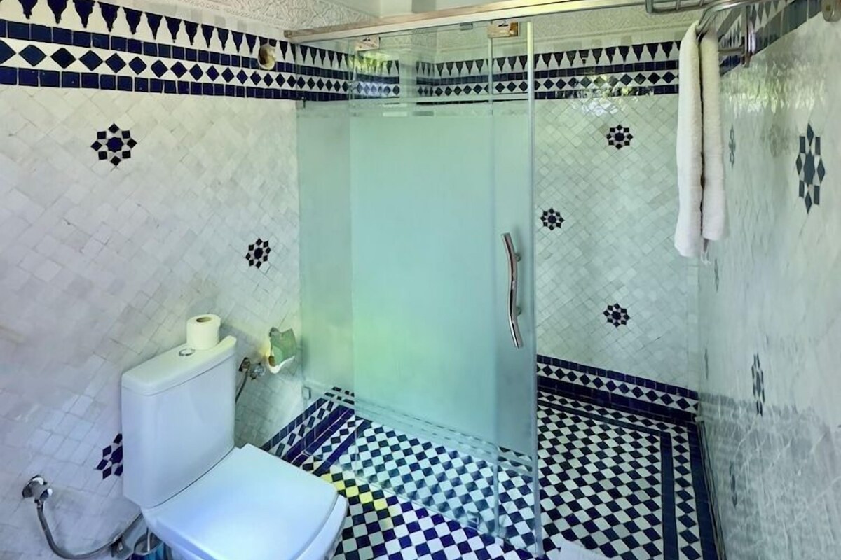 Bathroom | Free toiletries, hair dryer, bathrobes, slippers