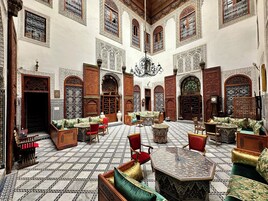 Petit déjeuner, déjeuner et dîner servis sur place