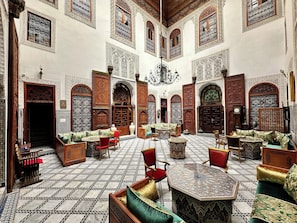 Frukost, lunch och middag serveras