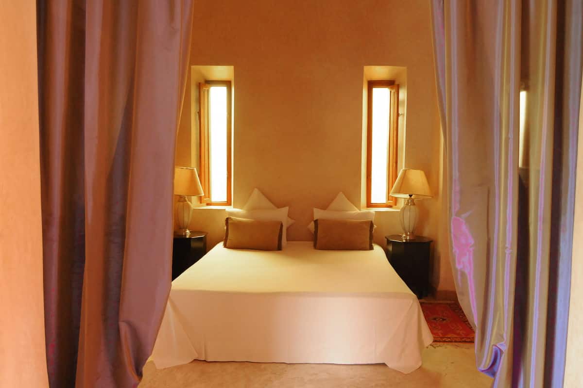 Senior suite | Luxe beddengoed, pillowtop-bedden, een kluis op de kamer