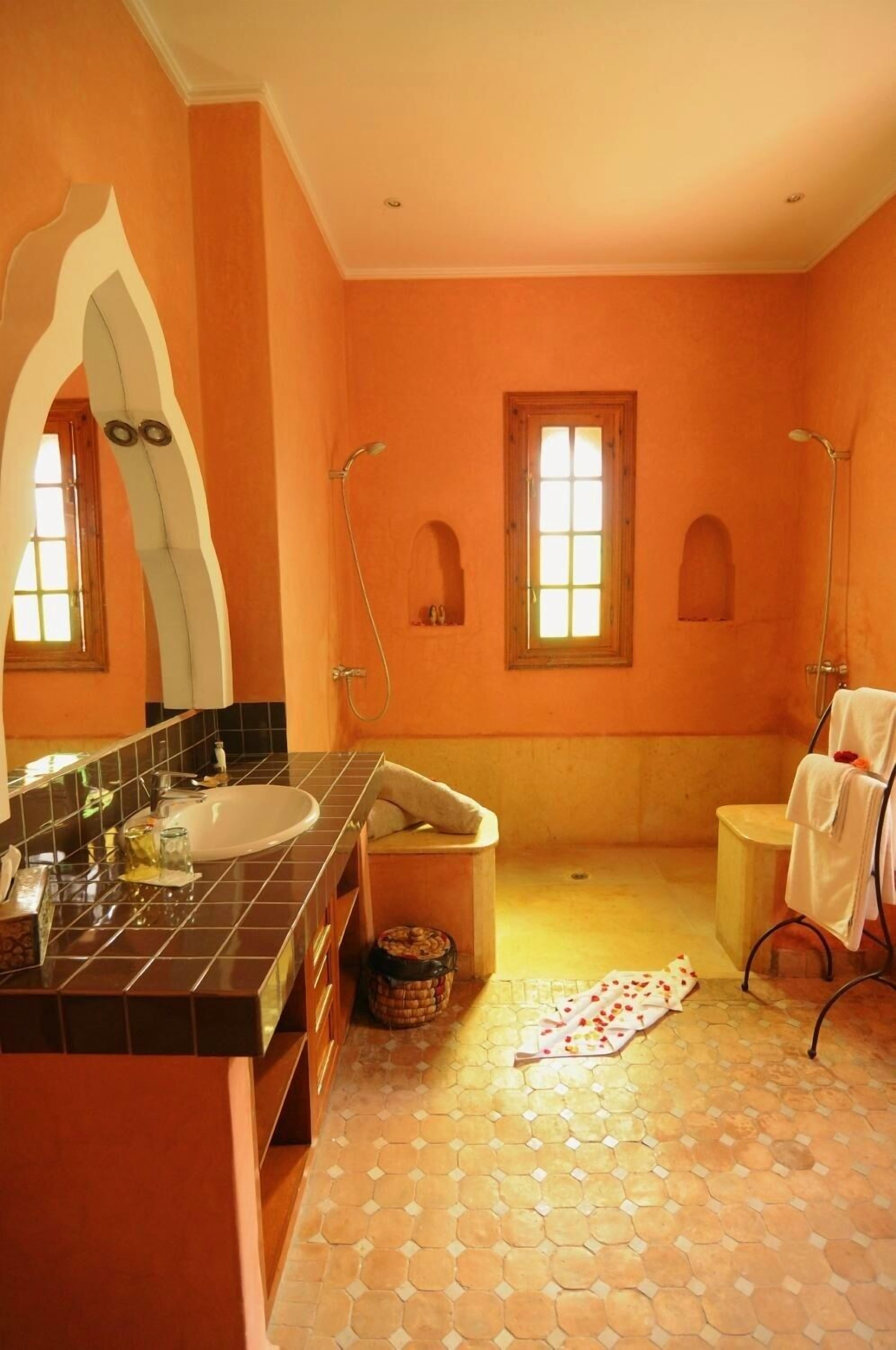 free toiletries, towels