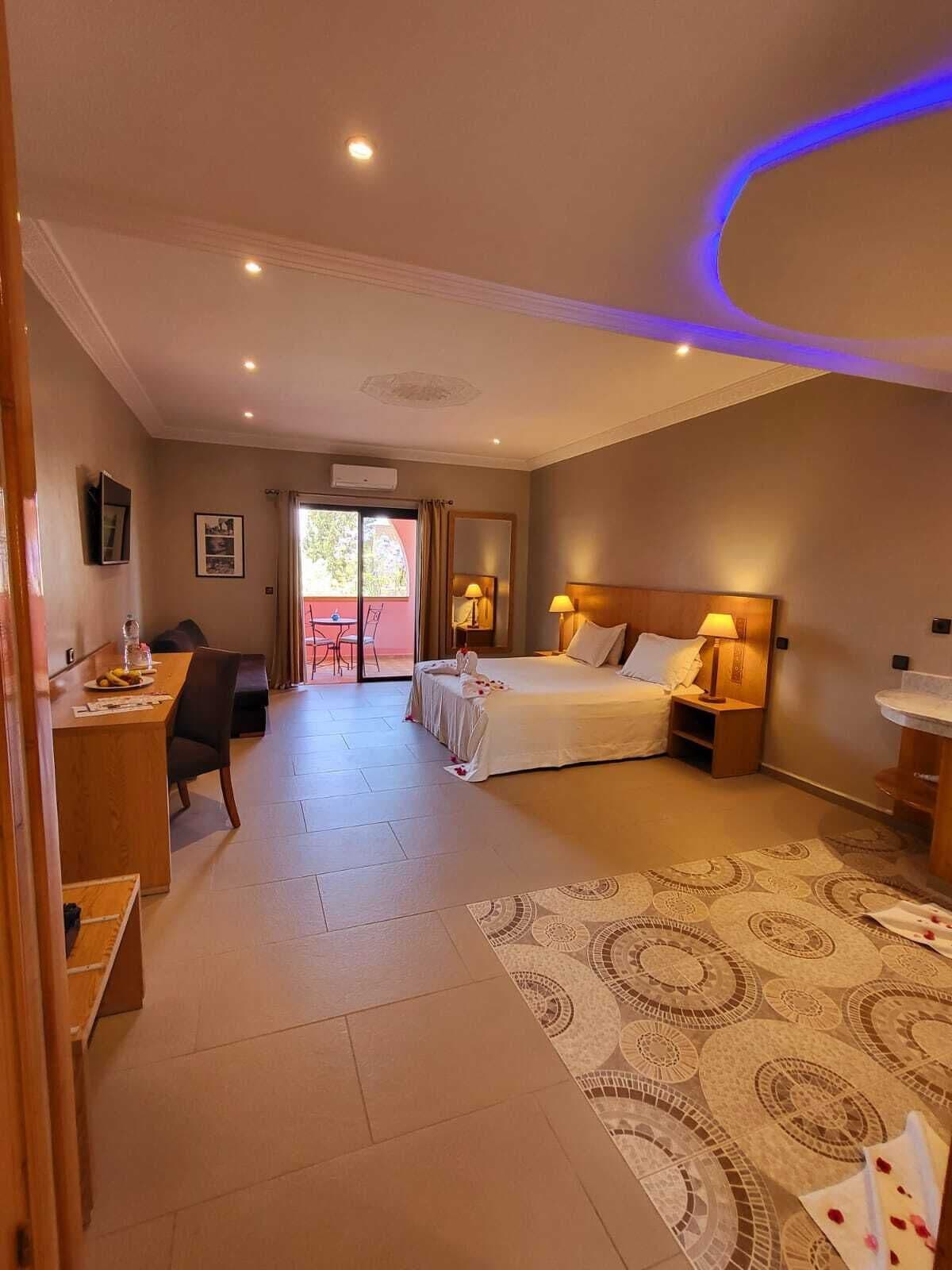 deluxe room | premium bedding, pillow-top beds, in-room safe, individually furnished