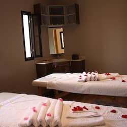 Couples treatment room(s), steam room, Turkish bath/hammam