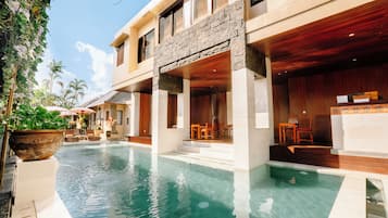 Kolam renang terbuka
