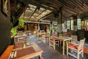 Breakfast, lunch, dinner and brunch served - Barong Resort Ubud by Puri Signatures (Ubud)