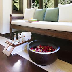 Couples treatment rooms, body treatments, hot stone massages, body wraps