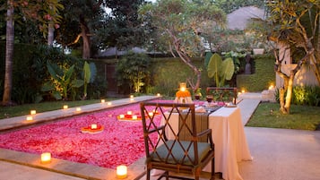 2 restaurants, breakfast, lunch, dinner served; Indonesian cuisine