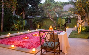 2 restaurants, breakfast, lunch, dinner served; Indonesian cuisine