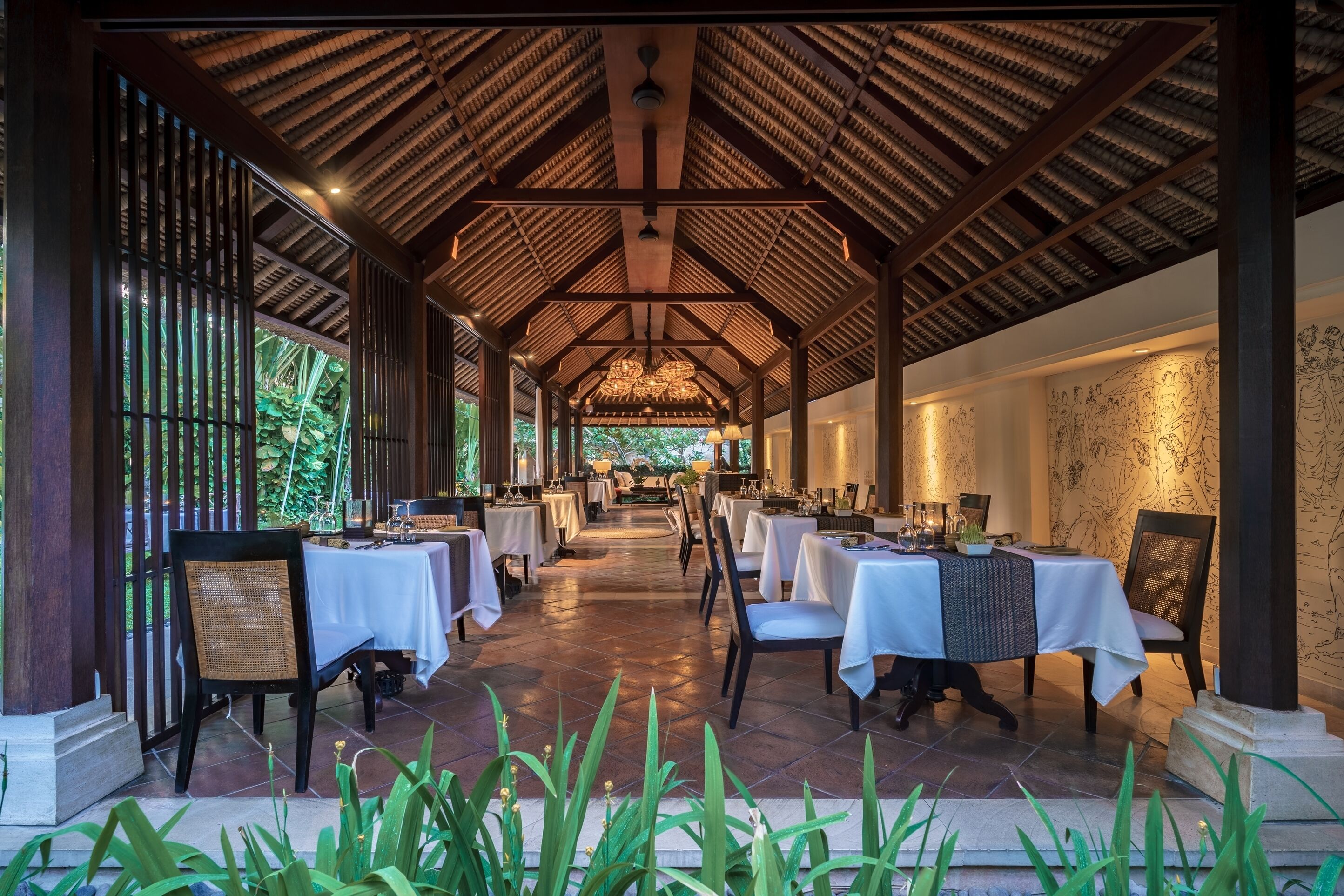 2 restoran, melayani sarapan, makan siang; sajian masakan Indonesia